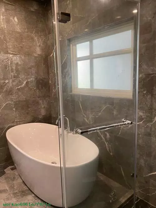 旅館浴室設計-黑灰拼接地磚-高級浴缸和浴櫃-屏東浴室裝修